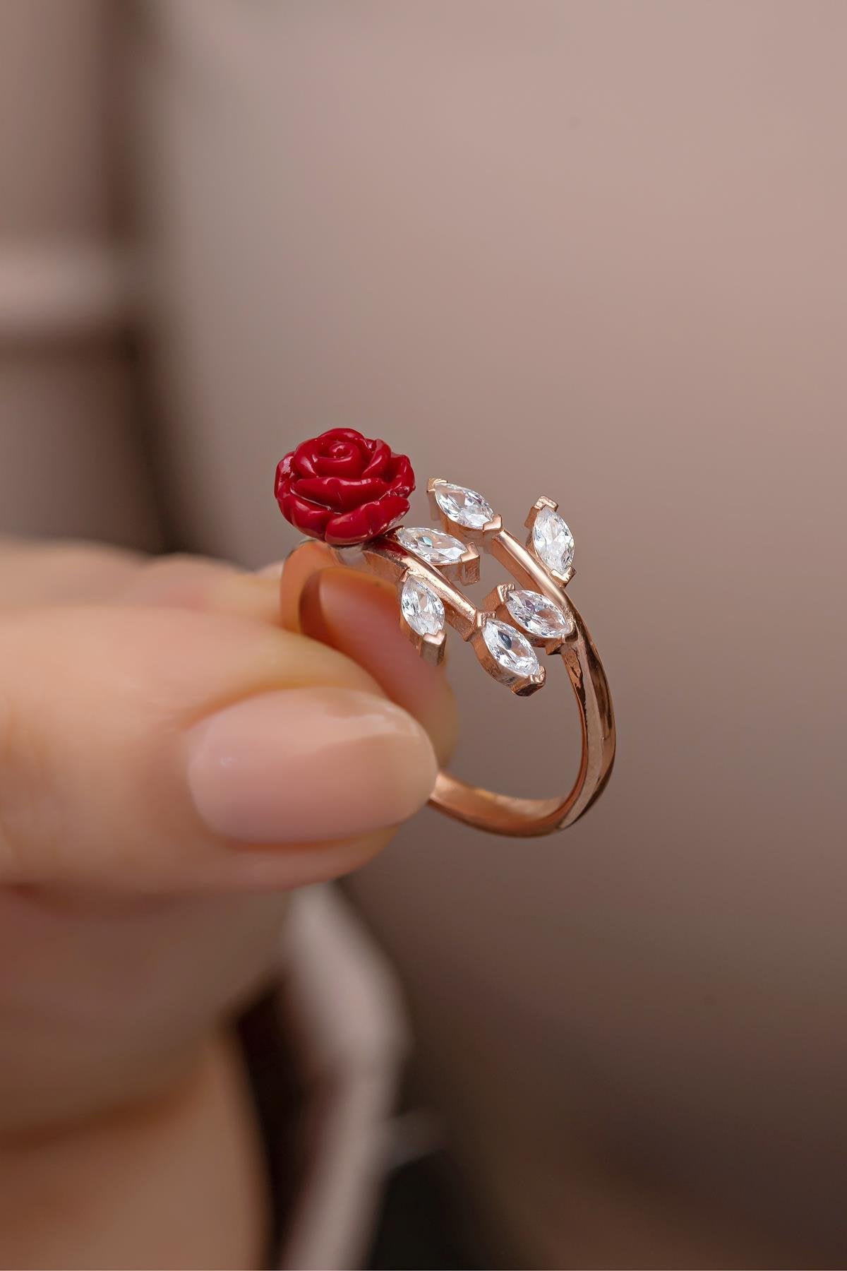 Ivy Model Red Rose Ring